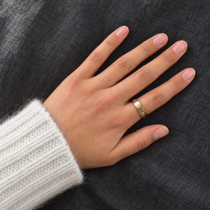 Orbit crystal spinner ring close-up