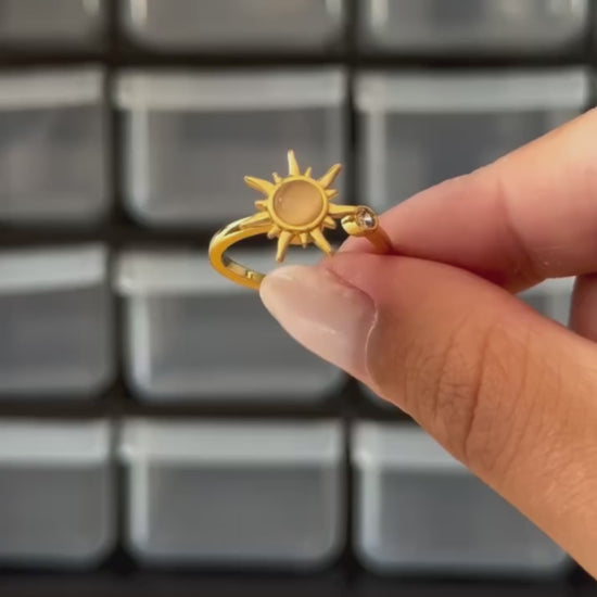 The Sunstone Ring sun-inspired spinner in motion — Anxiety Fidget Ring